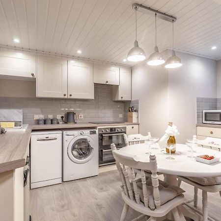 Central Windsor, 2 Bedroom 2 Bathroom, 5 Minutes To Castle Εξωτερικό φωτογραφία