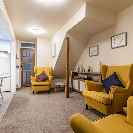 Central Windsor, 2 Bedroom 2 Bathroom, 5 Minutes To Castle Εξωτερικό φωτογραφία