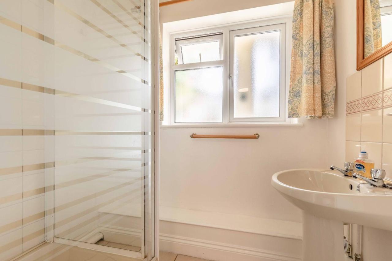 Central Windsor, 2 Bedroom 2 Bathroom, 5 Minutes To Castle Εξωτερικό φωτογραφία